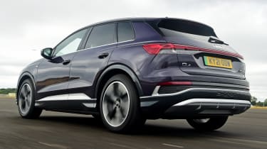 Audi Q4 e-tron - rear tracking